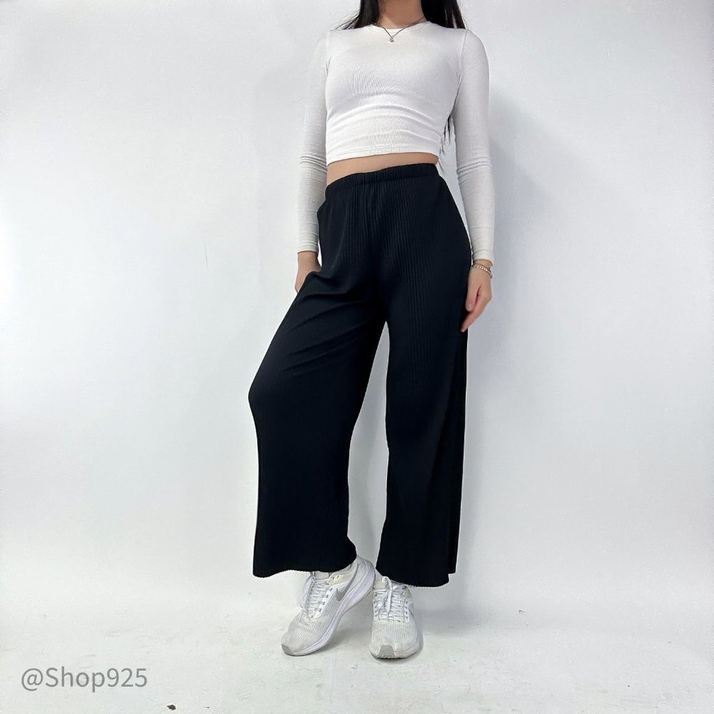 uniqlo pleated  trousers